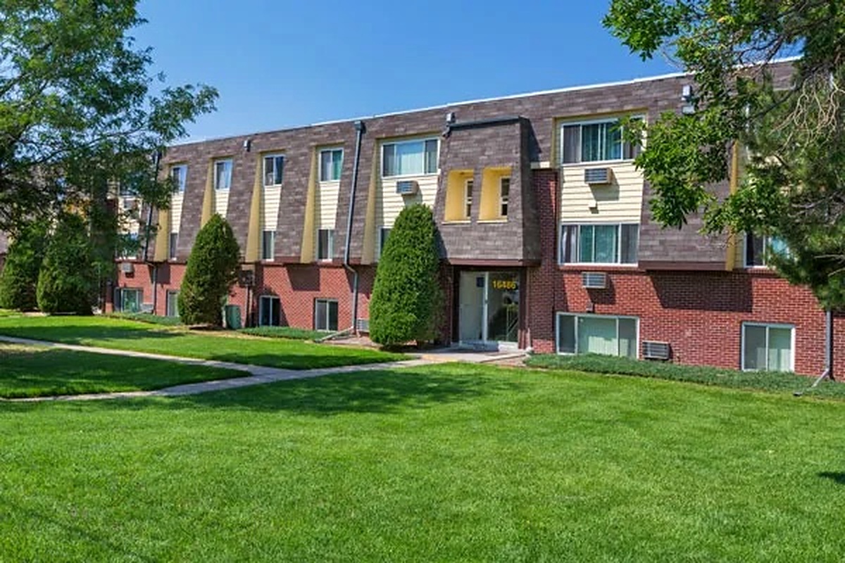 Apartment building and landscaped lawn at Laredo House